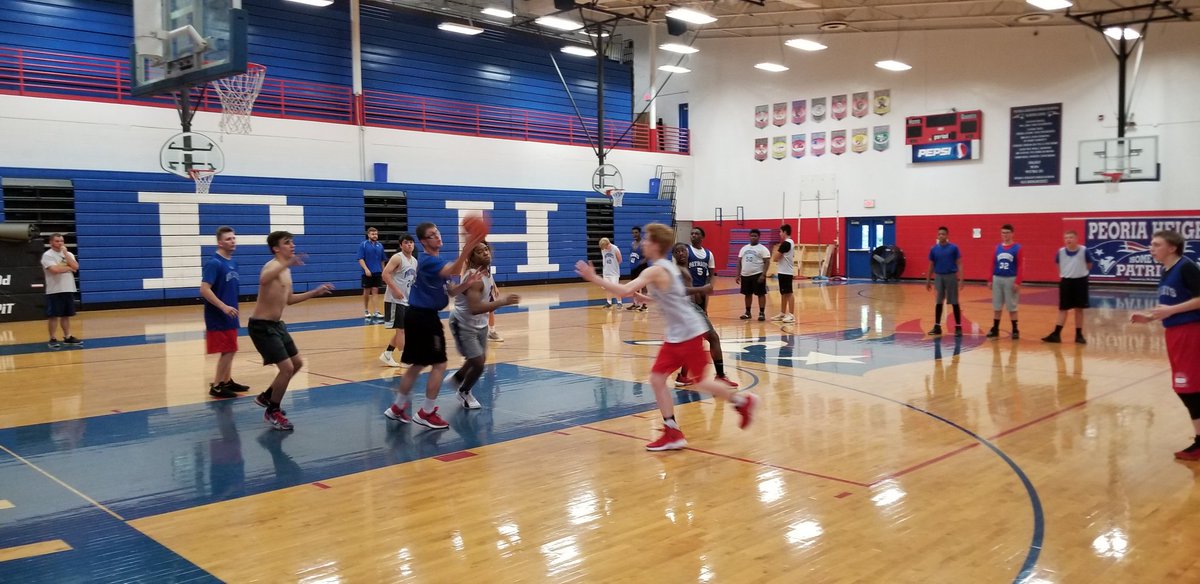 DublJ84's tweet photo. Great start to the summer for @PeoHeightsHoops as we have gone through 2 nights with one more to go for HS camp installing offense and defensive system to prepare for summer hoops! Learning and growing together! #DoYouBeUs #ConquerSummer https://t.co/CG999nrJNh