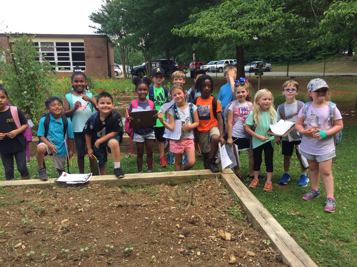 jrich1st's tweet photo. ‘ A Hiking We Will Go’ A fun day of observing nature, eating a healthy snack and doing a scavenger hunt! #jnesrocks #oneathens #iheartjnes https://t.co/chWc2G4f3i