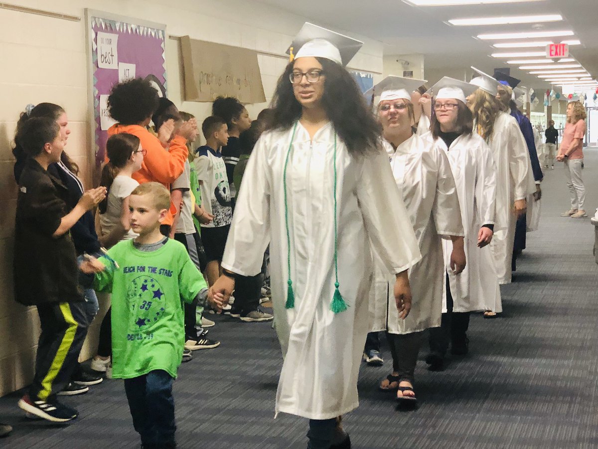 DardenSBCSC's tweet photo. Go confidently in the direction of your dreams, Clay High School graduates! How lucky @DardenSBCSC students were today to get up close + personal with these special role models! @pkarban7 @SouthBendCSC @SBCLAYHS https://t.co/aTctdsH9RR