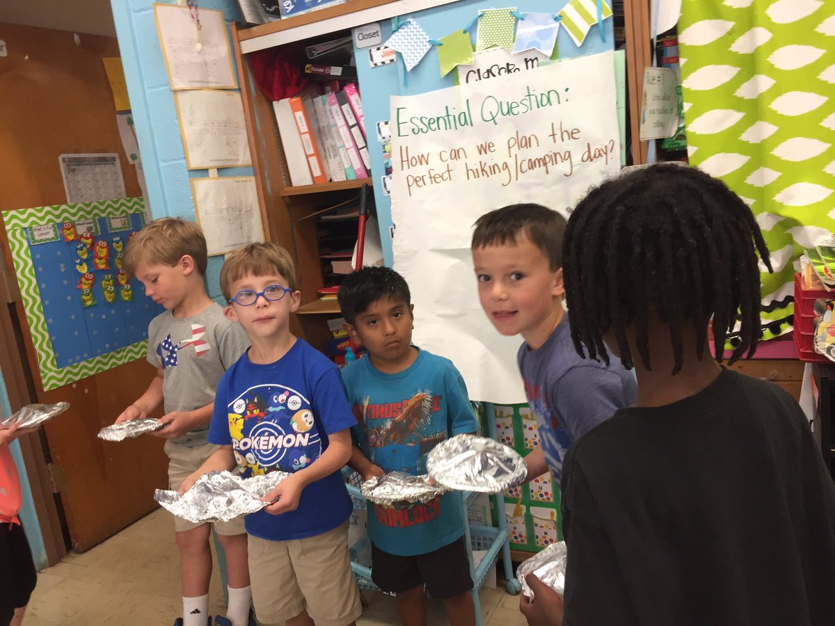 jrich1st's tweet photo. Camping Unit: We made yummy S’mores by using solar energy!!! #jnesrocks #iheartjnes #oneathens #happyclassrooms https://t.co/MuTSfHhuSS