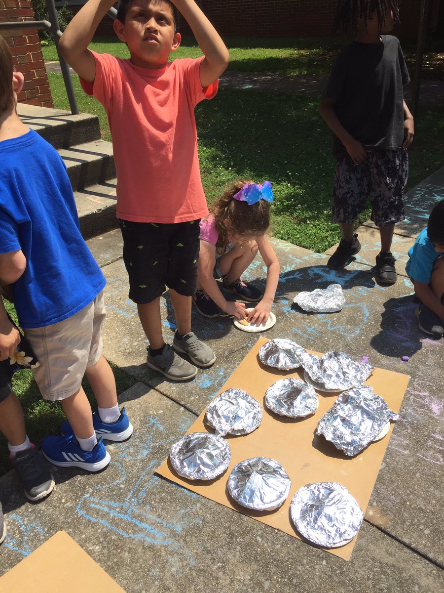 jrich1st's tweet photo. Camping Unit: We made yummy S’mores by using solar energy!!! #jnesrocks #iheartjnes #oneathens #happyclassrooms https://t.co/MuTSfHhuSS