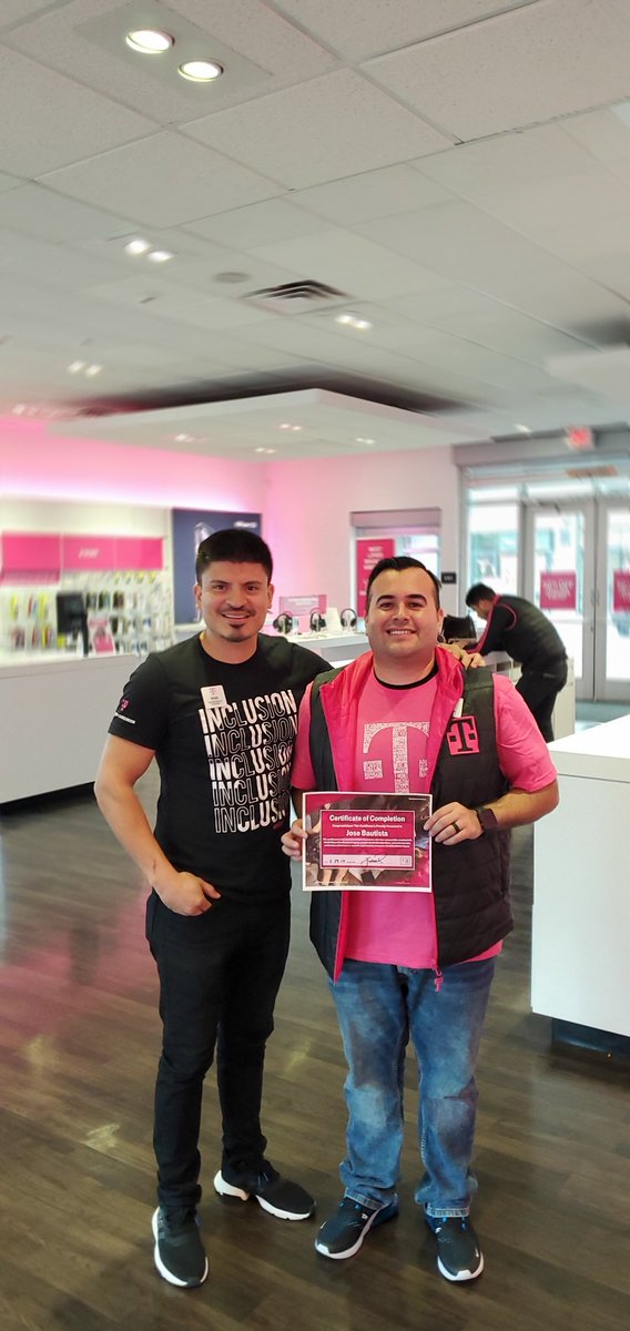 1jorger12's tweet image. Had an amazing time doing Jose's certification from Mobile Associate to MobileExpert . Meet our new #MobileExpert for our #westvalley team. Ready to help our amazing customers. #WESTisBEST @SamSindha @TraceyNielsen99 @maggiej_5 @gotbritster84 @BradenBybee @jenn_bryant1 @TCMcHaley