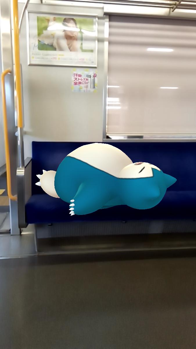 電車の座席で全裸で寝てるガタイの大きいヤツが拡散される 全く同じヤツが松坂屋や国技館前でも寝ている写真が流出 迷惑すぎるwww Togetter