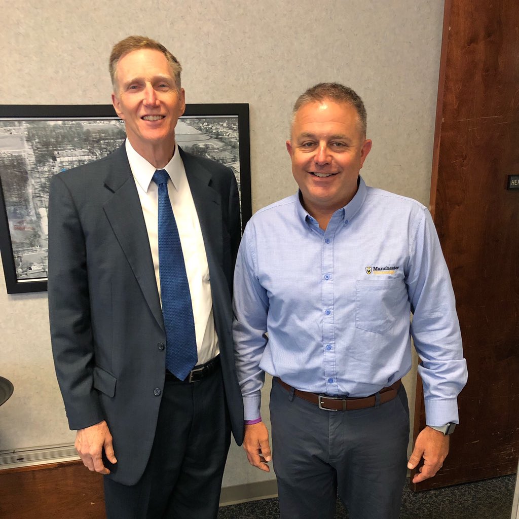 coachespy16's tweet photo. Had the opportunity to meet former head of TSA and deputy director of FBI, John Pistole. He served under Obama and W. Now the President of Anderson University and often a guest on CNN. #BigDealForMe https://t.co/6CeNIKzM1Q