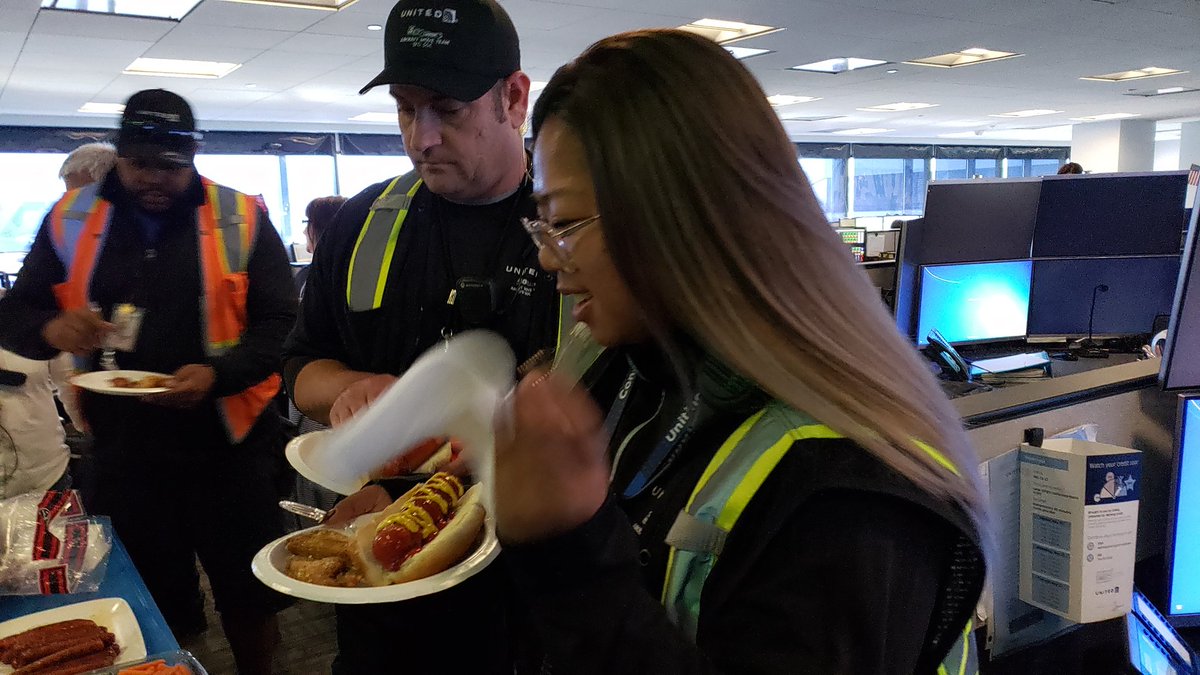 United MoveTeam - SFO tweet media