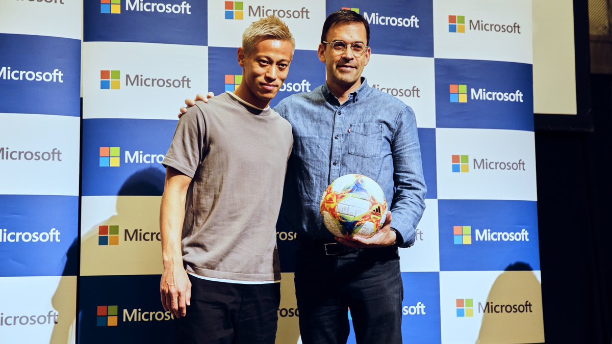 mskkpr's tweet image. de:code 会場を訪問した本田圭佑さんと社長の平野が意見交換。
短い時間でしたが、海外でのビジネスやチャレンジなど、話題は多岐にわたりました。
#decode19