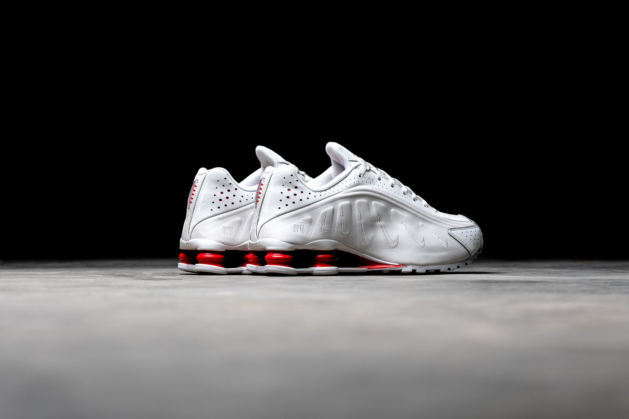 nike shox r4 snipes
