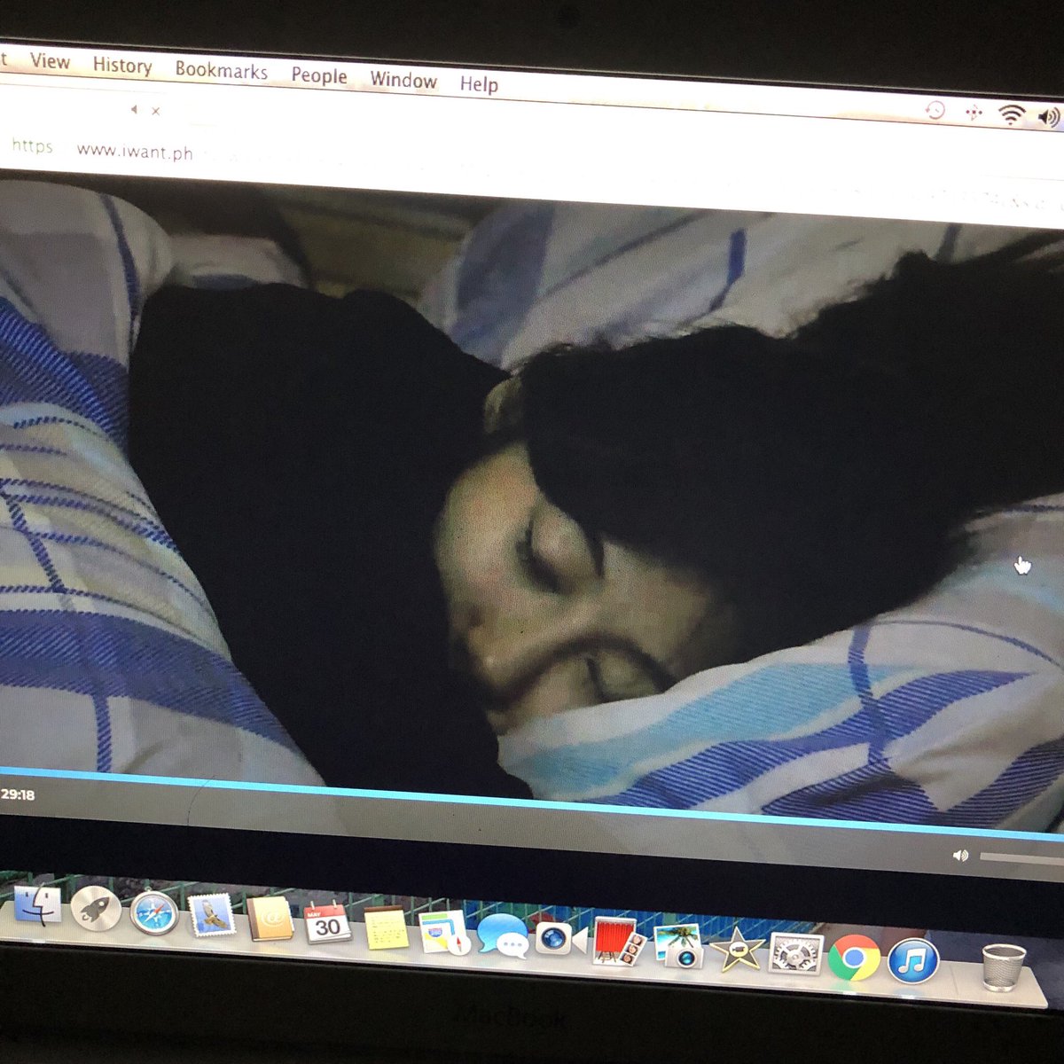 jaojaobaay's tweet photo. I wasn't able to watch last night because of TOO MUCH SLEEP. Hahaha. Just watched this gorl now. (Super thanks talaga sa iWant) Laban ka jan beshycake!!! Coffee is coming!!!! HAHAHA. #PBB80kSleepTask
#KiaraNoToSl8p
#TeamKiaraPBBOtso
#KiarasSurfers https://t.co/aC41w9TRTx