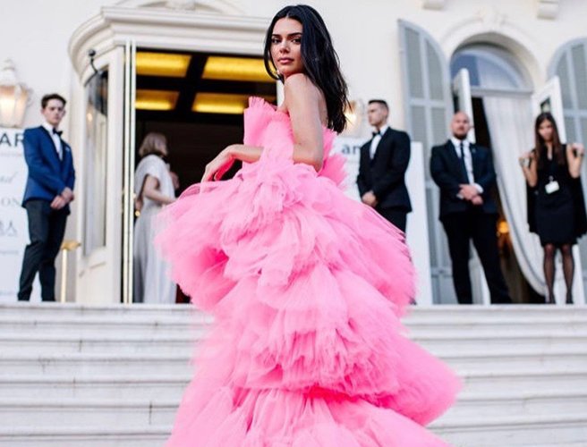 HotureTV's tweet photo. Style inspiration from #cannes2019 red carpet https://t.co/6HWtRWZd51 @kendall @deepikapadukone @priyankachopra @DianaPenty https://t.co/BdRhsVd3yZ