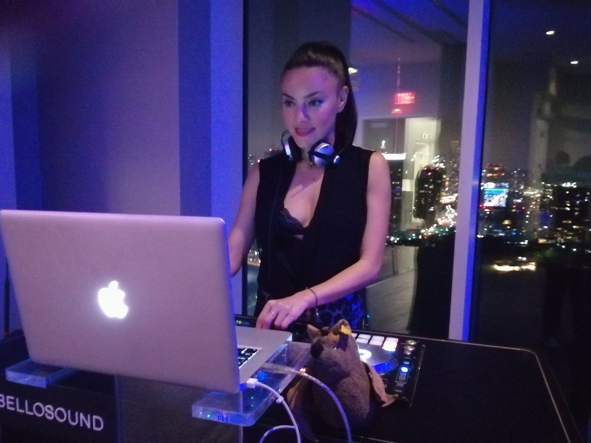 Best view in town @HotelXToronto & real fun, cool & funky dance music by #DJCarmelinda made it another 'serious' #RVC2019 💃🕺party - WE enjoy #Toronto #seetorontonow #love #Canada
#forglowinghearts