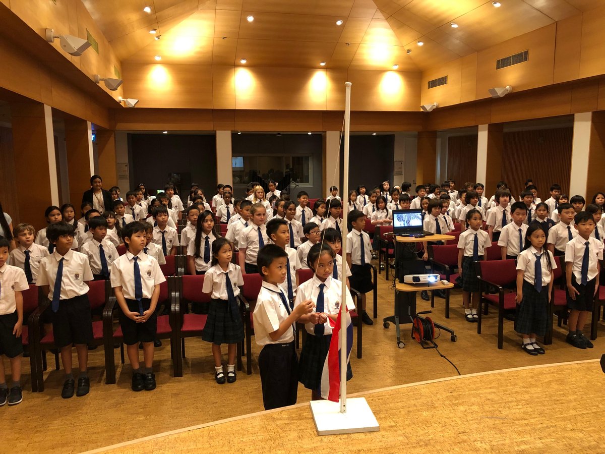 ajaree_s's tweet photo. Year 3 students had a great time in Thai Assembly for the topic “Father of Thai Inventor”. We sang Thai National Anthem, presented the show about King 
Rama IV Projects and participated in games related to the topic. 
Well done Year 3! @Thomshb @KPlaboo @SHBriverside https://t.co/v5E1GjvA9Y