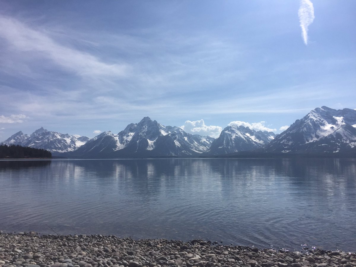 ms_ecooperclass's tweet image. What an amazing day!! Yellowstone, Tetons, and Colter Bay never disappoint!  #TetonsCPS  @Szydlowskim @jmscyclones