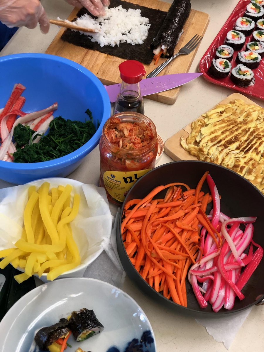 Lunalilo_Home's tweet photo. What goes into Korean Sushi? The kupuna learned that nori, imitation crab, spinach, daikon, fish cake, eggs, carrots and kimchee makes delicious #KimBup. #kupunafun #cookingdemo #LunaliloHome https://t.co/8ubFhjE7Sy