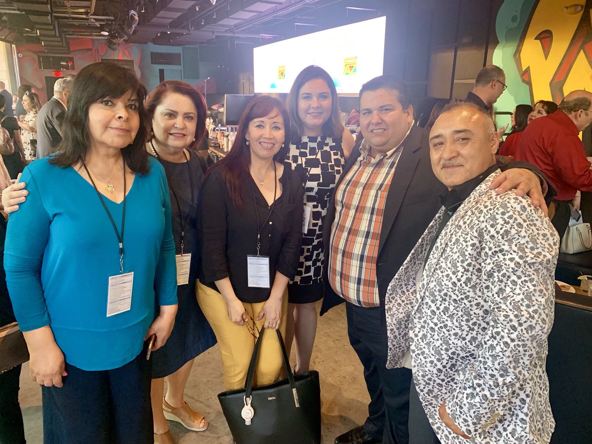 moleraalvarez's tweet photo. Mayor Kate Gallego welcomed 20 of Northern Mexico’s finest businesswomen to Phoenix tonight to kick off a trade mission. We’re excited for them to explore doing business in Phoenix. @COPARMEXSON @CanacintraHmo @ClusterDeSonora  @MayorGallego and Canagraf Sonora https://t.co/YBHdOg3lzX