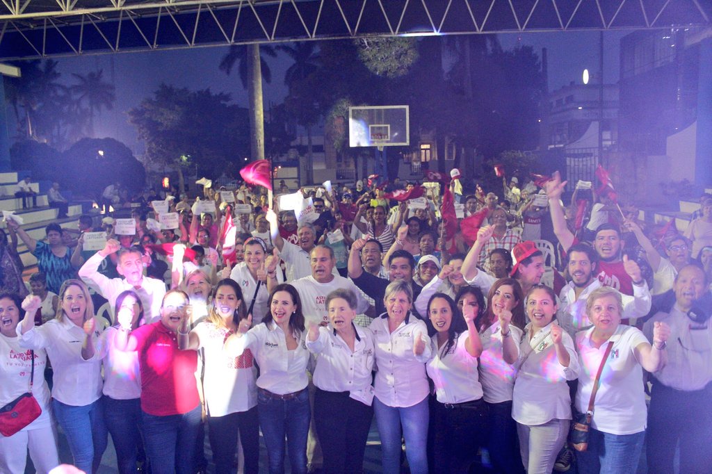 HildaFloresE's tweet photo. Ustedes son la muestra más palpable de que el @PRI_Nacional sigue vivo, pésele a quien le pese estamos de pie y dando la batalla. En #Tampico tenemos a la mejor candidata #AstridLattuada y es quien tienes el mejor proyecto para las familias tampiqueñas. ��Vamos a ganar! https://t.co/DD91AdTgB8