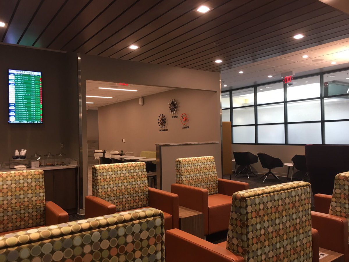 NEW Escape Lounge at #SMF airport! Just opened yesterday!  Access with @AskAmex #AmericanExpressPlatinum card.  Video coming soon on @flyitforward on YouTube. #elitestatus #Sacramento @SMFAirport