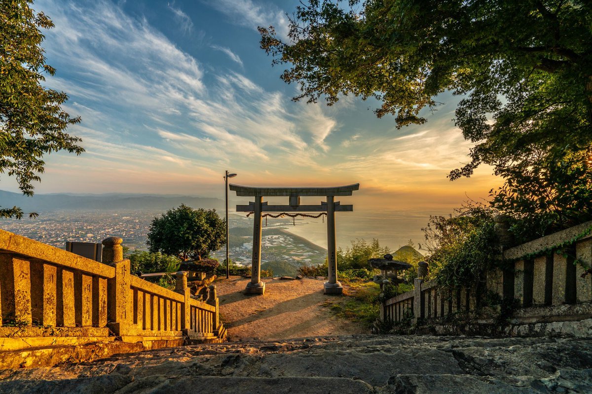 Keita うどん県 天空の鳥居 高屋神社 四国八十八景 天空の鳥居の高屋神社は香川県の観音寺市 にある素敵な眺めの絶景開運神社 広がれ四国八十八景