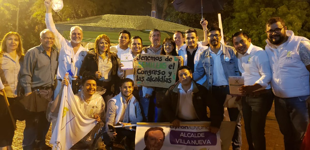 rocasgt's tweet photo. Bonito encuentro bajo la lluvia de mayo con amigos y amigas del @msemillagt. Somos la expresión de una voluntad colectiva que busca construir un mejor horizonte para todas y todos #CongresoLimpio #BancadaSemilla 🗳️🌱 https://t.co/FbUSZry23r