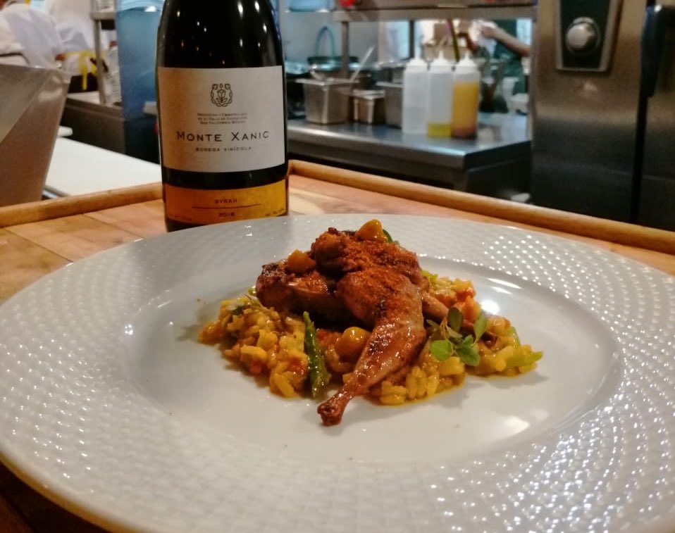 AitanaRest's tweet photo. Codorniz a las brasas con arroz meloso de caza y alioli de chile chilhuacle.
🍷 Maridaje: Monte Xanic Syrah
#MXFest #MXFest2019 #CenaACiegas 🍽🍷@Monte_Xanic https://t.co/eCHmWb2xU8