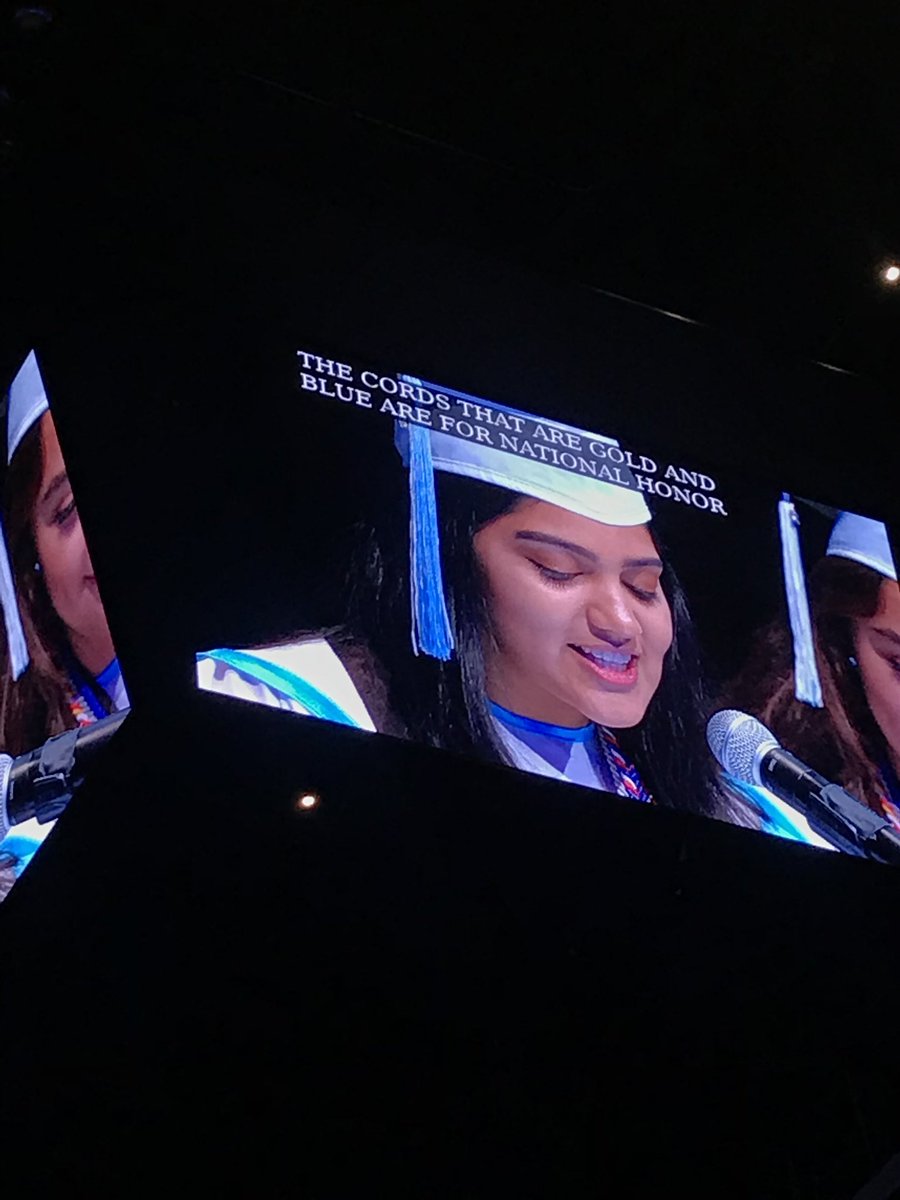 _mar_lene's tweet photo. I’m now officially an ARS Alumni 🤩 💙 This means I’m officially part of the most amazing group of people ever 🥰 #StarSmart #AISDGrad #AISDProud #AnnProud #ClassOf2019 Let’s change the world 🌎 https://t.co/hHqdaVHEVx