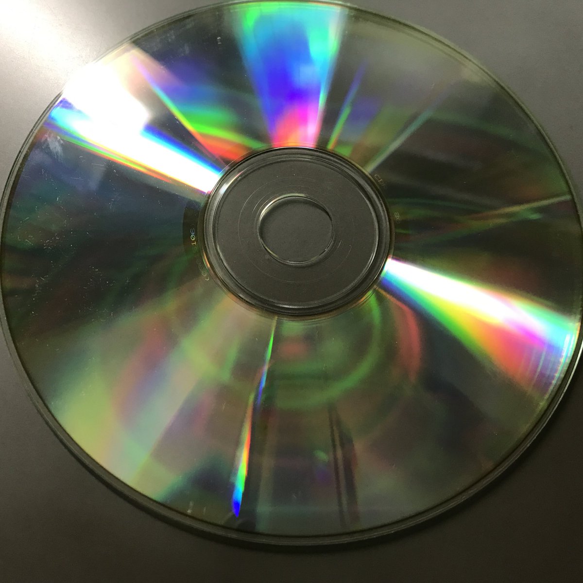 パッと見全然見た目変わらないんだけど Cd Rのデータが20年経たずに中身が壊滅してしまっていた Togetter