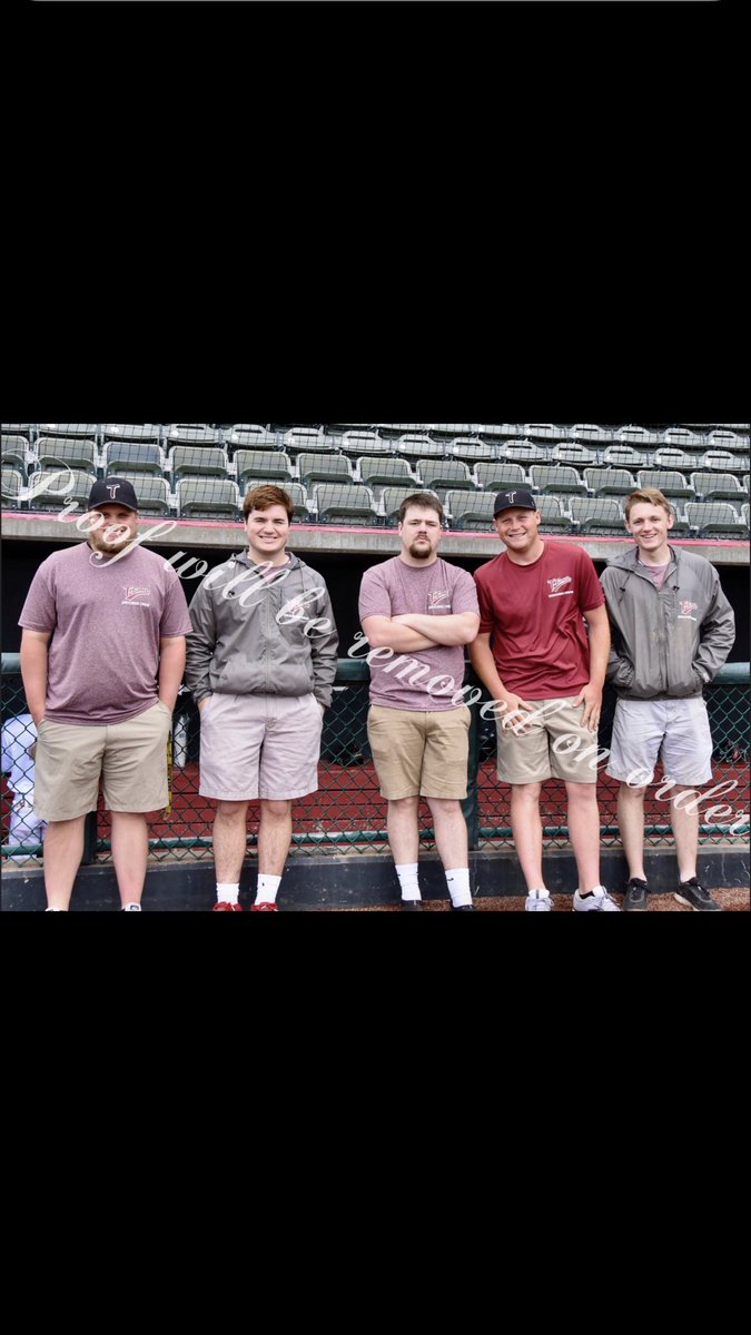 KCMonarchsTurf's tweet image. Our 2019 interns are excited that we’re playin’ two tonight, hell ya brother 🤠 #FunWellDone