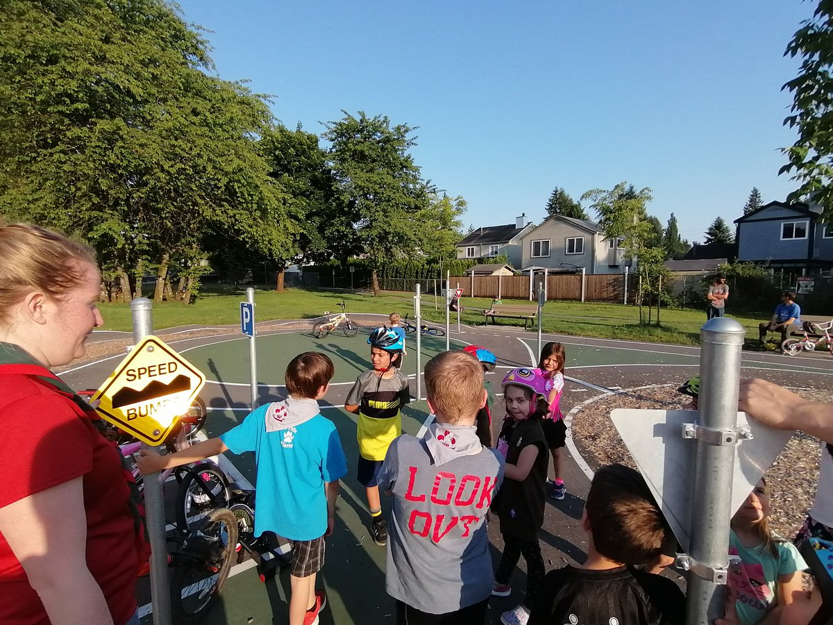 1stHaney's tweet photo. Beaver #BikeSafety night at #LionsPark in #MapleRidge @scoutscanada #scoutsdostuff #safescouting https://t.co/YvBzJPbM9O