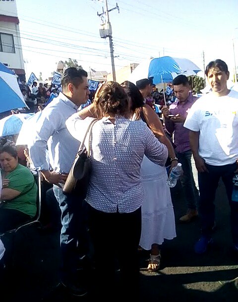 RickAstleyDgo's tweet photo. @DrRamonEnriquez desesperado le ofrece una lana a Memo Compean exdirigente del Partido duranguense  ambos se entienden por la traición hacia @AispuroDurango #Durango https://t.co/Nbc4TEl5cH