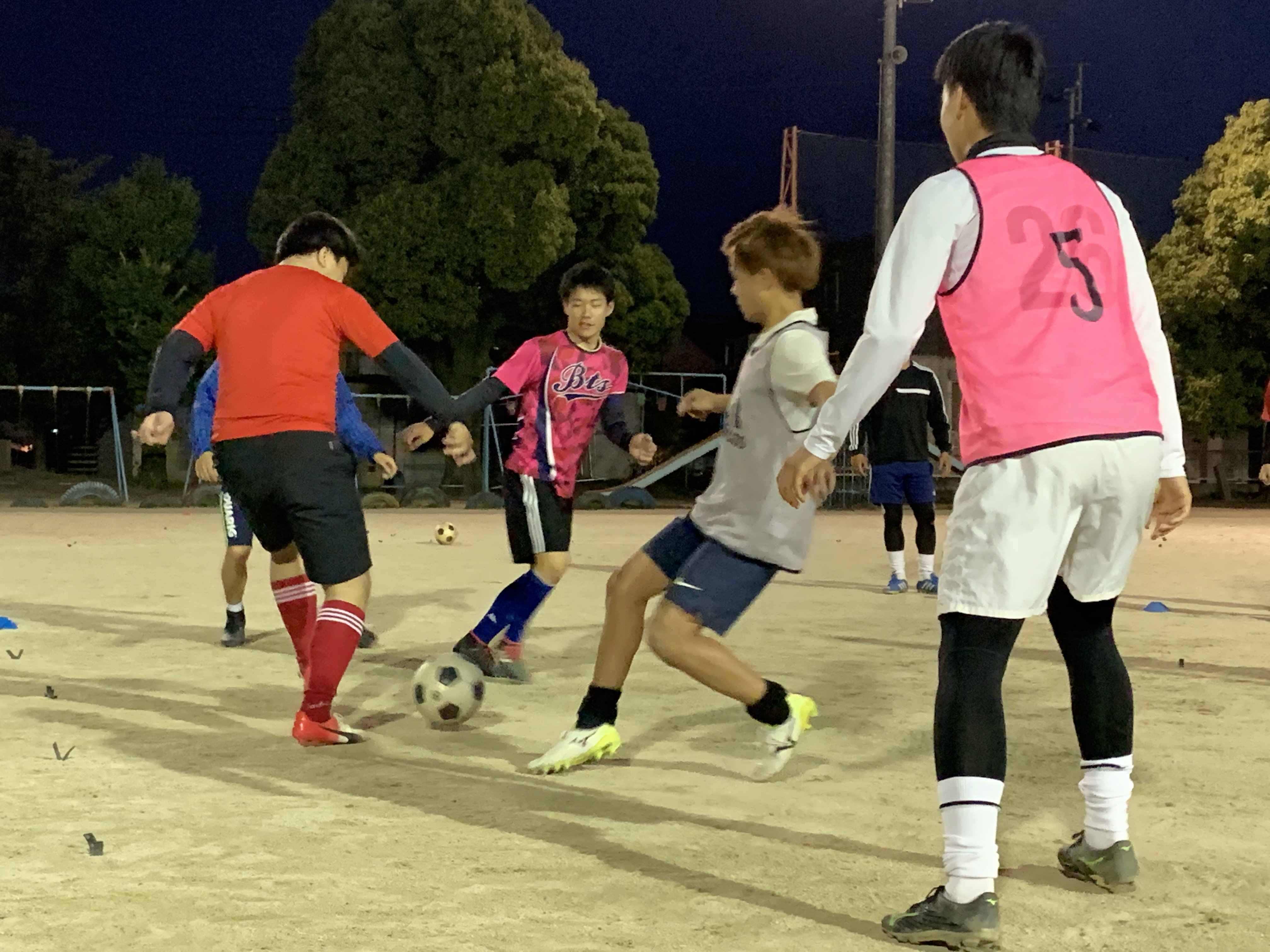 ট ইট র 専修学校熊本ymca学院 Kumamoto Ymca College 熊本ymca学院サッカー部 九州大会への道 社会人チームと合同練習 試合を行いました テーマは 楔のパス ビルドアップで失敗 練習で課題克服 強くなる 楽しい サッカーが好き T Co