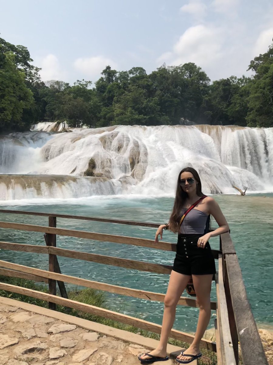 CynthiaVanegas's tweet photo. No subí esas fotos porq en ese momento pensé que me salían gordos los brazos. No llegue a tener anorexia, ni bulimia pero si le exigía demasiado a mi cuerpo. Esparaba uno q no es el mío. Ahí tenía 14 de grasa y hoy tengo 20 y tantos. Y hoy amo más mi cuerpo q ayer. ¡Qué alivio!💖 https://t.co/z1Uu0TLEfA