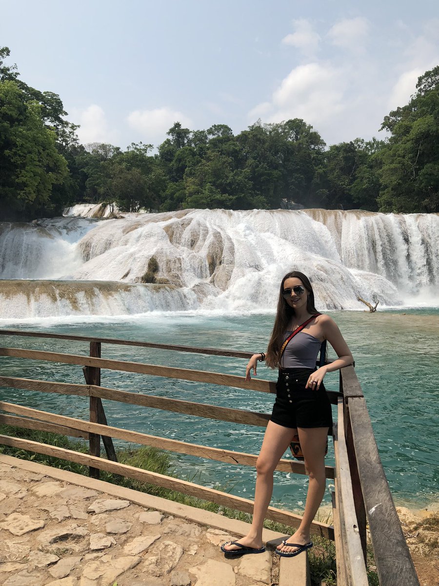 CynthiaVanegas's tweet photo. No subí esas fotos porq en ese momento pensé que me salían gordos los brazos. No llegue a tener anorexia, ni bulimia pero si le exigía demasiado a mi cuerpo. Esparaba uno q no es el mío. Ahí tenía 14 de grasa y hoy tengo 20 y tantos. Y hoy amo más mi cuerpo q ayer. ¡Qué alivio!💖 https://t.co/z1Uu0TLEfA