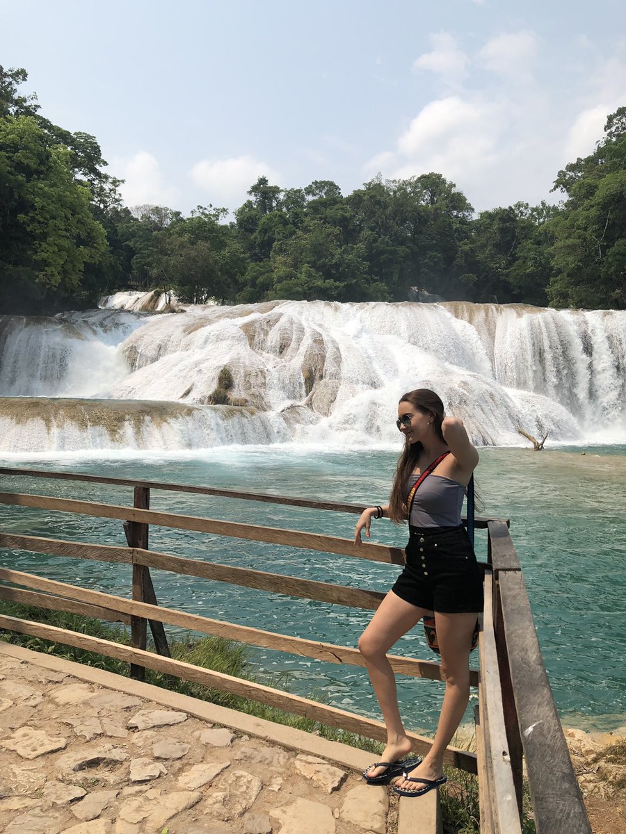 CynthiaVanegas's tweet photo. No subí esas fotos porq en ese momento pensé que me salían gordos los brazos. No llegue a tener anorexia, ni bulimia pero si le exigía demasiado a mi cuerpo. Esparaba uno q no es el mío. Ahí tenía 14 de grasa y hoy tengo 20 y tantos. Y hoy amo más mi cuerpo q ayer. ¡Qué alivio!💖 https://t.co/z1Uu0TLEfA