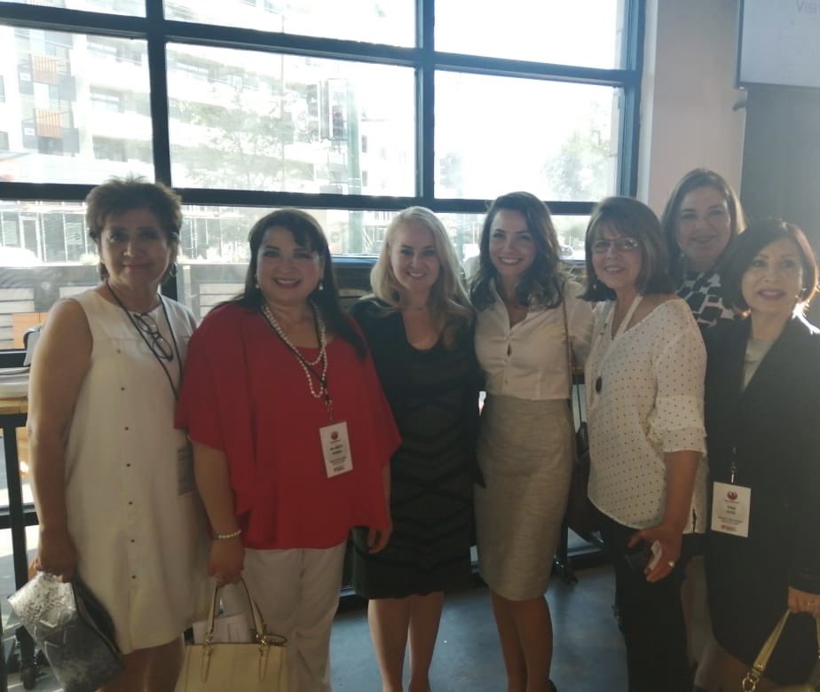 karinjimnz's tweet photo. Great pleasure to welcome and meet Sonoran women leaders from #Hermosillo @CityofPhoenixAZ welcoming reception for Northern Mexico’s Businesswomen Trade Delegation. Bienvenidas a #PHX! #azmexleadership 🇺🇸🇲🇽 

@USConsuladoHer @MayorGallego  @AniAraque @DescubrePhoenix @AzMxCom https://t.co/15YEjqoiNU