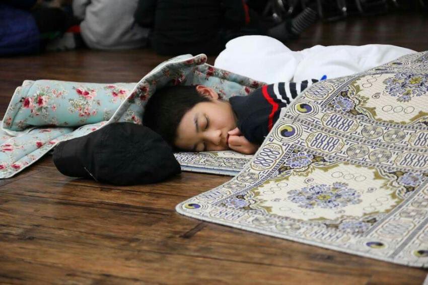 mtbjyhmhpjh's tweet photo. “Our Jinyoung, because he's handsome he sleeps a lot, he's the hardest to wake up to in the morning. Because beautiful people need more sleep” - Hwang Minhyun, 2018 https://t.co/ZiMV9F2oya