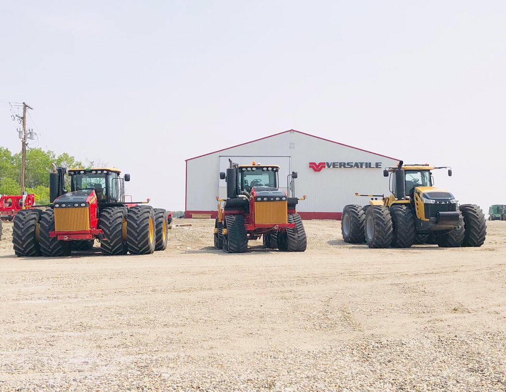 RPMservice's tweet photo. Holy smokes those are nice looking tractors!! #smokesintheair #weneedarain #versatileag #challanger #deltatrack https://t.co/FFmNaB5Dhy