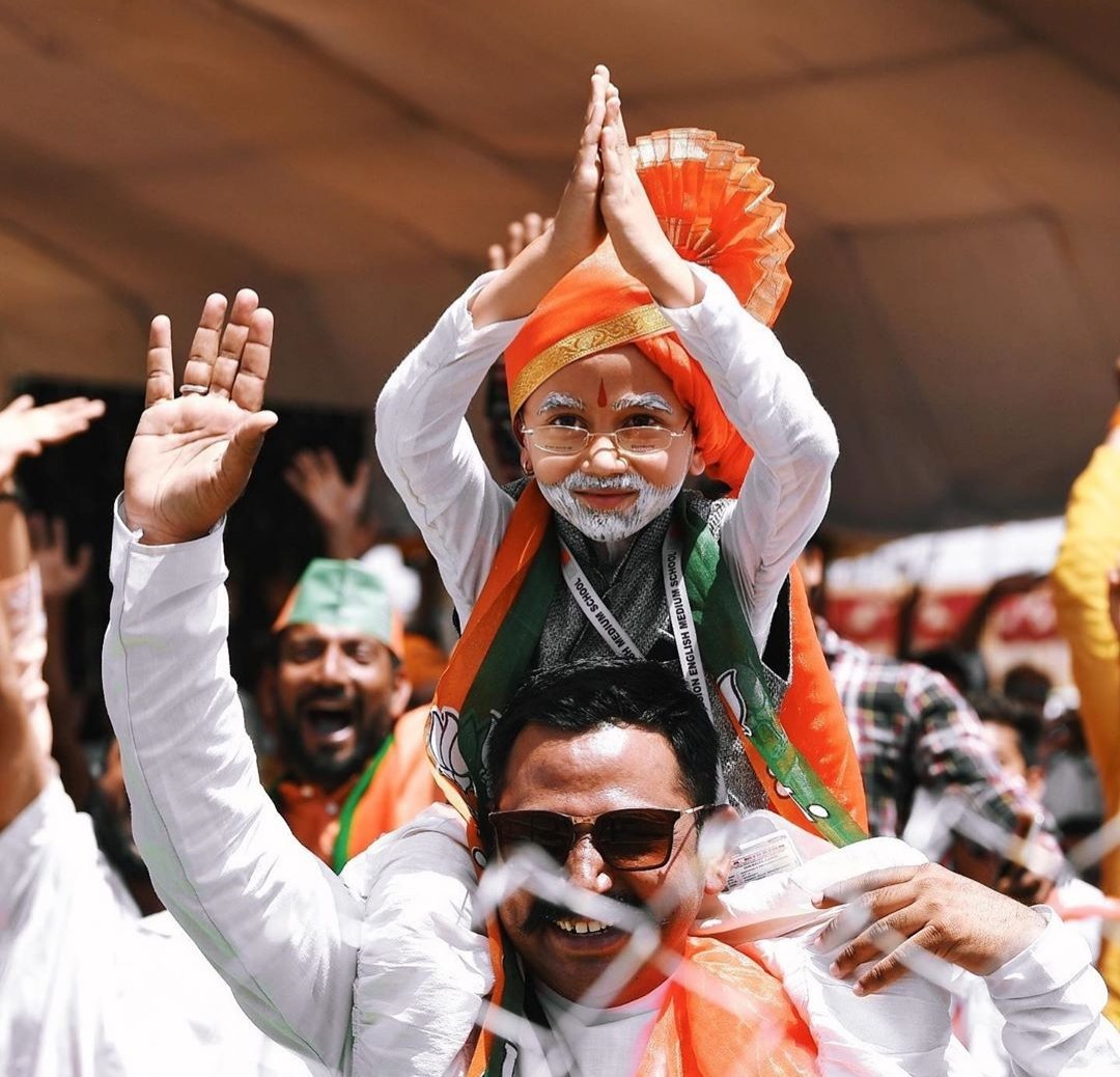 thebinocularboy's tweet photo. आज भारत के प्रधानमंत्री पद की शपथ लेने जा रहे यशस्वी नेता श्री @narendramodi को शुभकामनाएँ दीं।

 उन्होंने जिस वैभवशाली, गौरवशाली, शक्तिशाली, सम्पन्न, सुरक्षित भारत की नींव रखी है, उसके बल पर 'एक भारत, श्रेष्ठ भारत' के निर्माण का संकल्प अवश्य पूर्ण होगा। https://t.co/2ZmxHz1GzK