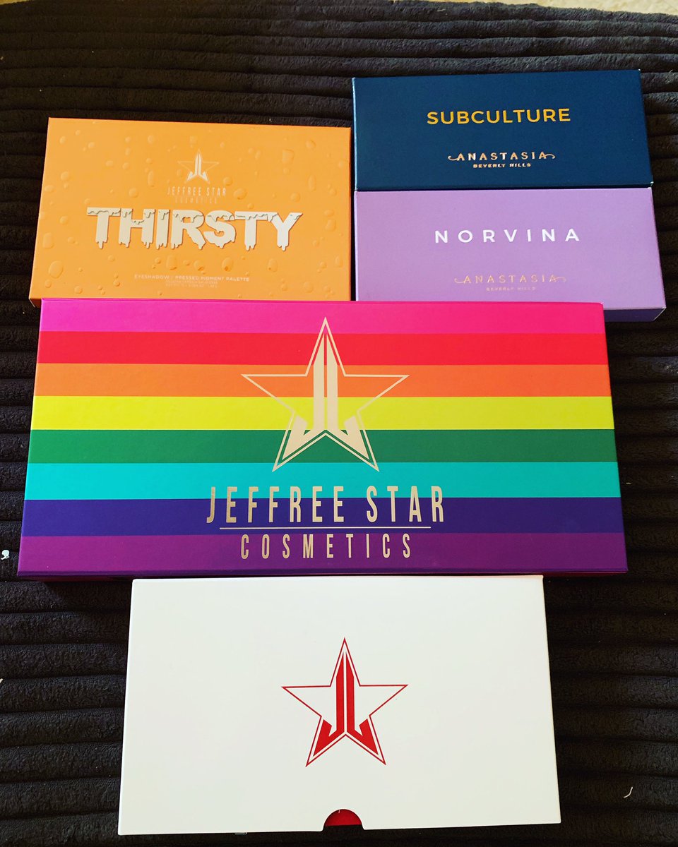 GWcosmetics's tweet photo. Im won on @JeffreeStar cosmetics I love the formula and consistency of all of it, at 1st I didn’t wanna touch them cause they’re soooooo gorgeous #excusemewhileigag uh! Sickening!!!!! Omg amazing! #jeffreestarPRsearch https://t.co/tvwAhKkClu