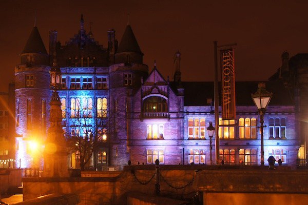 EdinReporter's tweet photo. Lighting up Edinburgh for World MS Day #SeeMyMS https://t.co/FPIWPuncXQ https://t.co/vl0d1eNvSK
