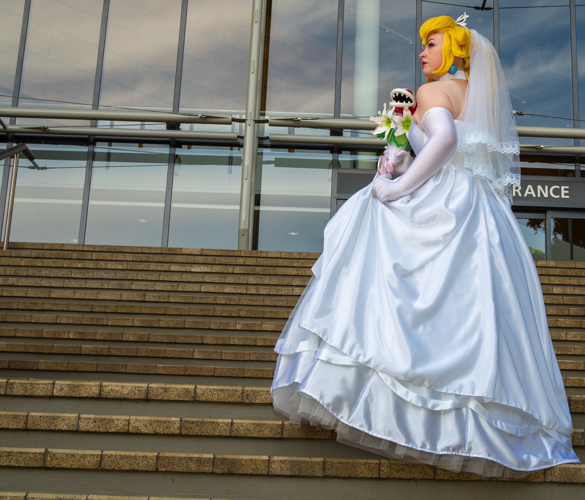 Princess peach on sale wedding dress cosplay