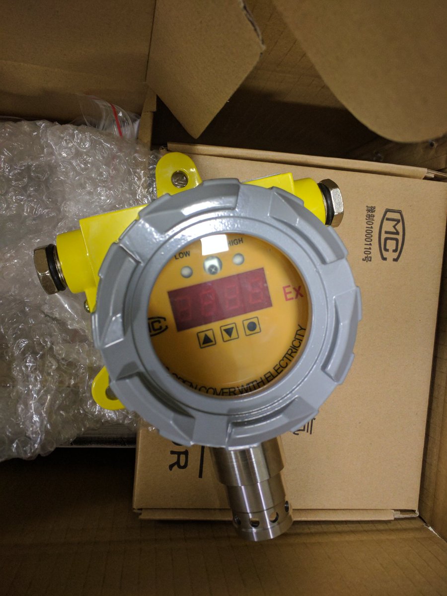 ChiangDecostone's tweet photo. Send 2 ammonia gas sensor and 2 CO2 gas sensor to Thailand today.
Actually, bought a gift for this client, while the gifts quality is bad . Well ,send gift next time .so sorry for that. https://t.co/W6cI50WiVi