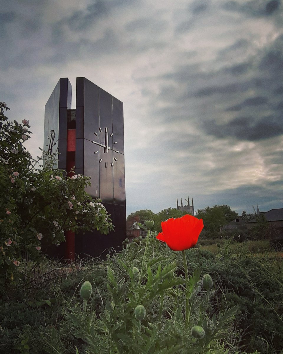 ReadingForum's tweet image. When was the last time this clock actually worked?  Will it get demolished during future area developments!  #rdguk #clock #brokenclock