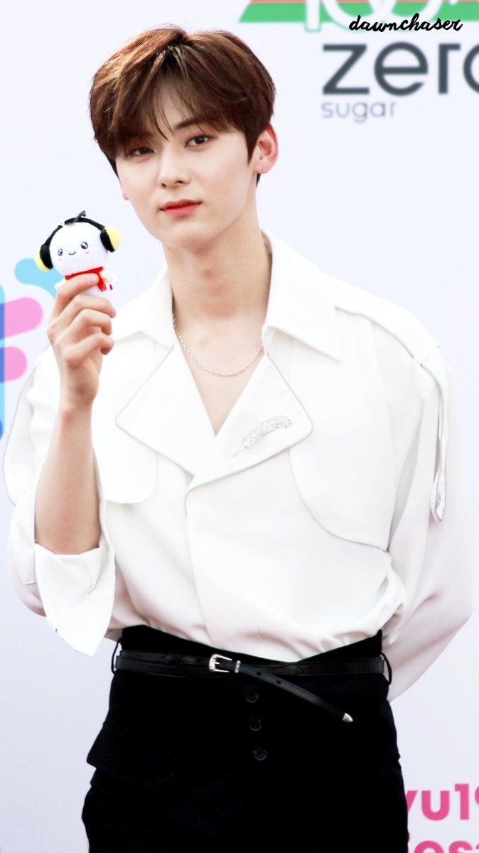 spiderkyu's tweet photo. 190525 #HallyuPopFest2019 🦊🦊🦊 #황민현 #뉴이스트 #MINHYUN https://t.co/rl3t2AhIR2
