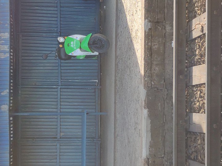 j_stadnicki's tweet photo. Skuterem na pociąg i z powrotem #wroclaw #electric #gogreen #goscooter https://t.co/1jBF97StSv