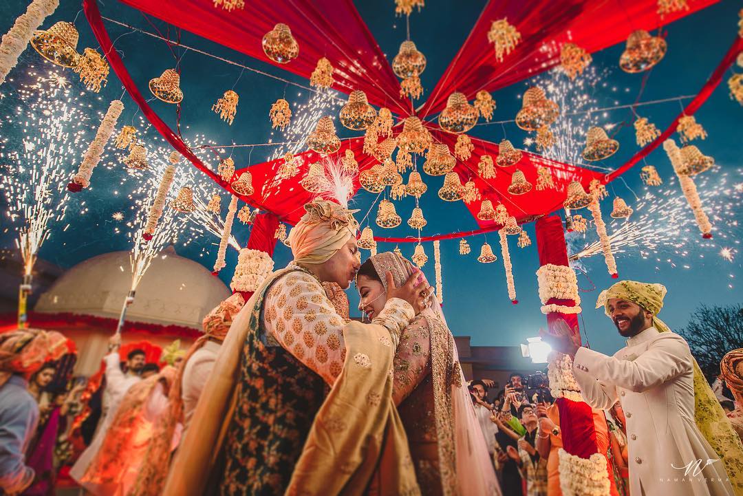 BookEventz's tweet photo. The beauty of a moment lies in enjoying it, absorbing it &amp; nowadays capturing it. Heart react if you love such splendid wedding clicks!
.
.
#couplegoals #wedding #weddingcouple #weddingdiaries #couplediaries #weddingseason #couplegoals #indianwedding #love #namanvermaphotography https://t.co/XyOZIobykl