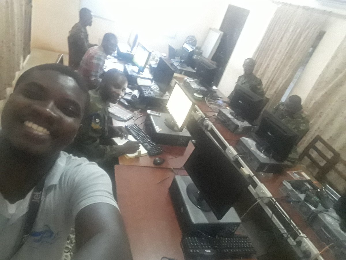 ObedKumiLarbi's tweet photo. Offering training to the Signal Training School of the Ghana Armed Forces.
#EnableIT #GHTechInstructor https://t.co/MwFGYEU0nG