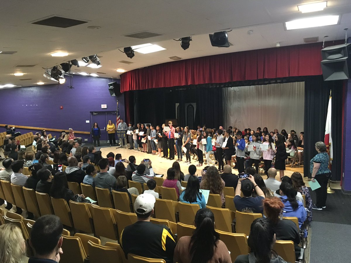 sdusdwangenheim's tweet photo. #BetterSD 6th &amp; 7th Grade Awards Assembly honoring academic achievement and excellence in performing arts🙂 https://t.co/mlgYLEeqGB