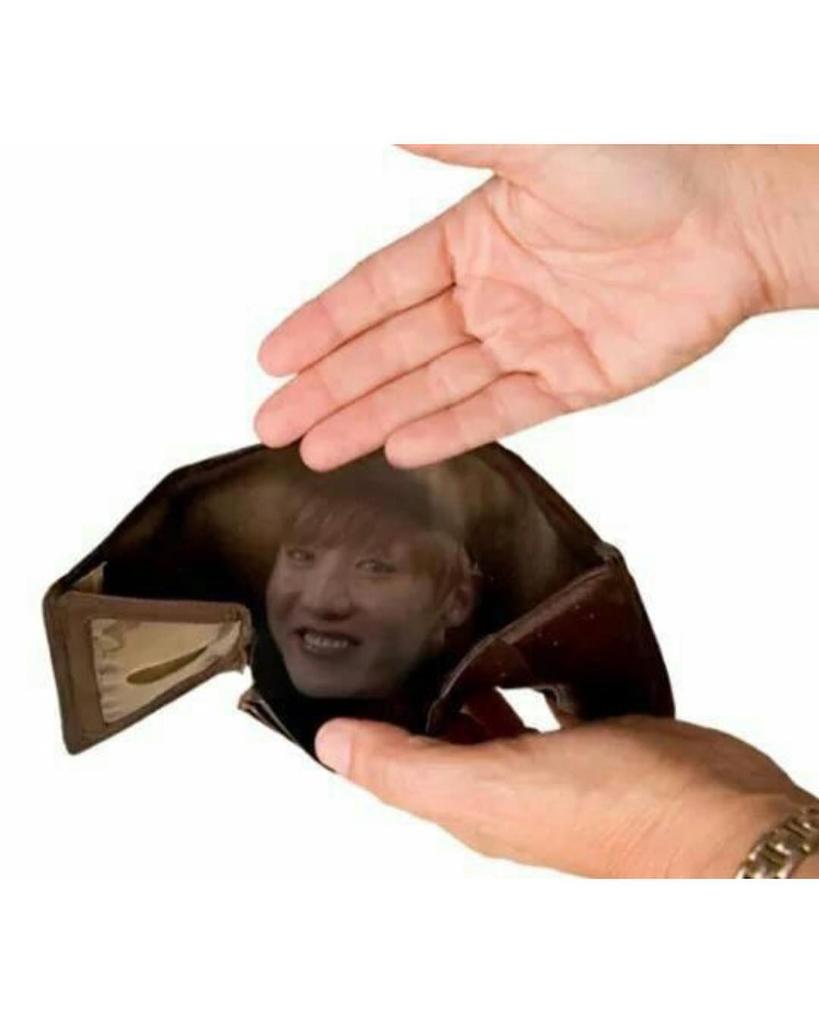 PutriWN2104's tweet photo. @lix_lee007 Me : Lemme check my wallet
My wallet: https://t.co/aDMMrJocin