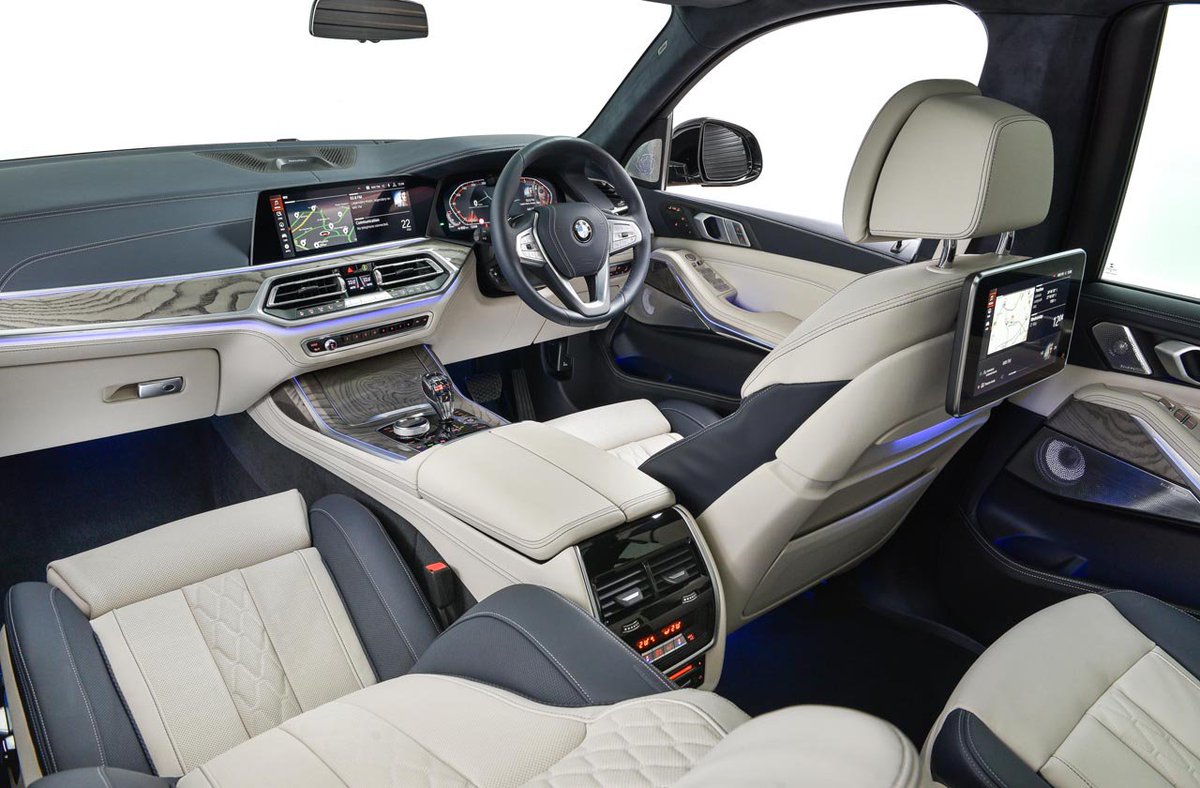 Deon_Schoeman's tweet photo. The @BMWSouthAfrica #X7 is a 5.15m, 2.4ton monster with plush seating and more leather than a cigar lounge. It also bristles with the latest tech. But can it still deliver on the brand’s driving pleasure promise? First drive now on @DailyMaverick at https://t.co/zgso8BbTDs https://t.co/PgAJDSGY2i