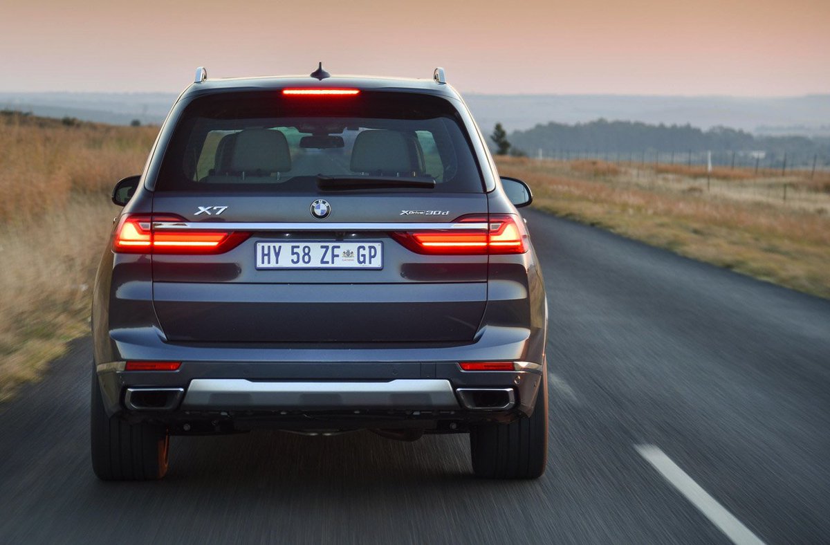 Deon_Schoeman's tweet photo. The @BMWSouthAfrica #X7 is a 5.15m, 2.4ton monster with plush seating and more leather than a cigar lounge. It also bristles with the latest tech. But can it still deliver on the brand’s driving pleasure promise? First drive now on @DailyMaverick at https://t.co/zgso8BbTDs https://t.co/PgAJDSGY2i