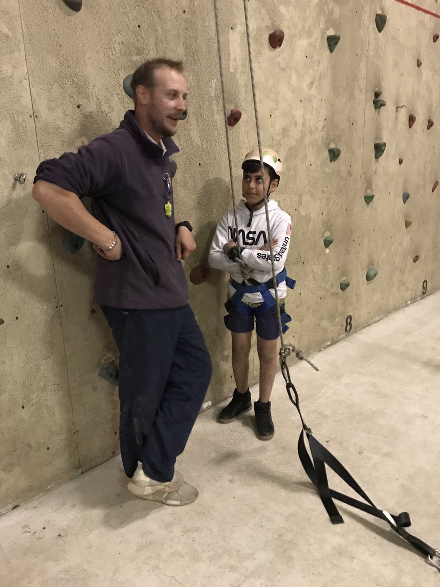 merrylandseast's tweet photo. How to work as a team to keep our climber safe #Stage3Camp https://t.co/NglY4VICm4